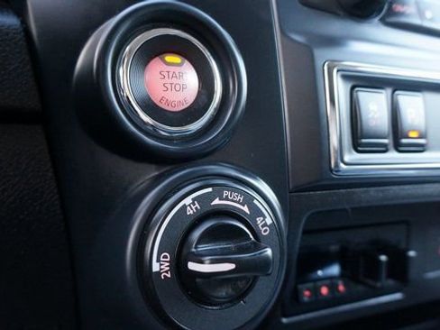 Used 2024 Nissan Titan SV w/ SV Convenience Package AWD/4WD image 25