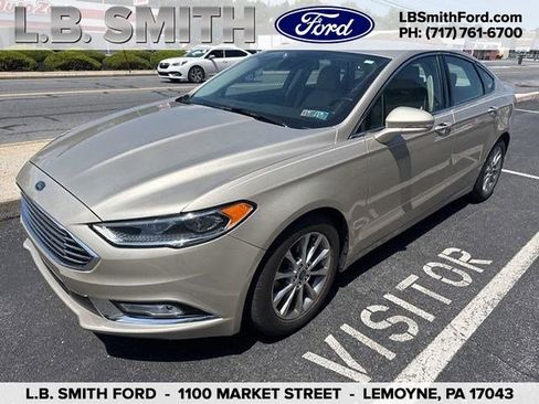 Used 2017 Ford Fusion SE w/ Fusion SE Technology Package FWD image 1