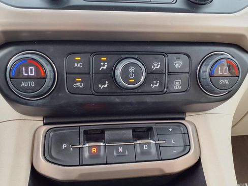 Used 2023 GMC Acadia Denali AWD/4WD image 6