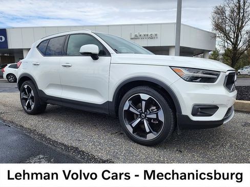 Certified 2022 Volvo XC40 T5 Momentum w/ Premium Package AWD/4WD image 1