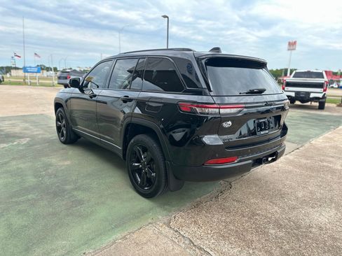 Used 2023 Jeep Grand Cherokee Altitude image 15