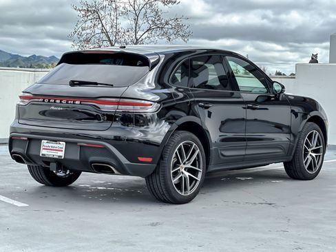 Certified 2025 Porsche Macan image 8