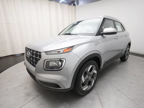 Used 2025 Hyundai Venue SEL FWD image 12