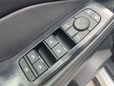 Used 2025 Nissan Rogue SV FWD image 17
