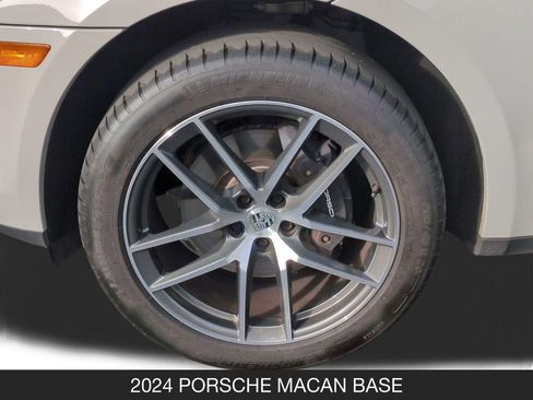 Used 2024 Porsche Macan AWD/4WD image 11