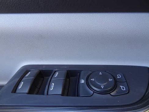 Used 2023 GMC Acadia SLT image 18