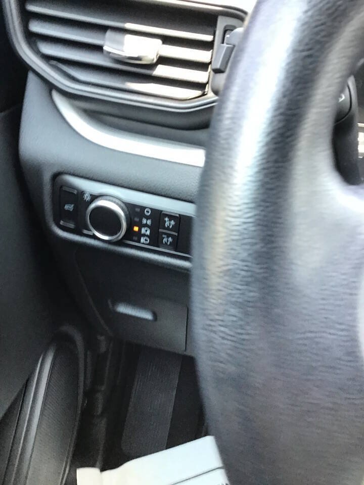 Used 2023 Ford Explorer XLT AWD/4WD image 19