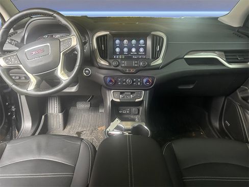 Used 2024 GMC Terrain Denali w/ Black Diamond Edition image 11