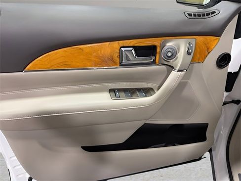 Used 2014 Lincoln MKX FWD w/ Equipment Group 101A image 9