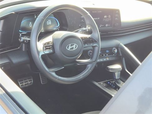 Used 2025 Hyundai Elantra Sport image 3
