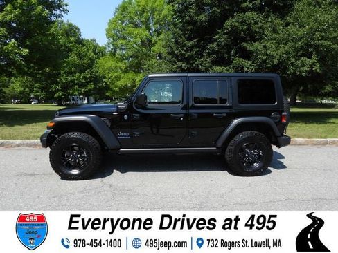 Used 2024 Jeep Wrangler Unlimited AWD/4WD image 2