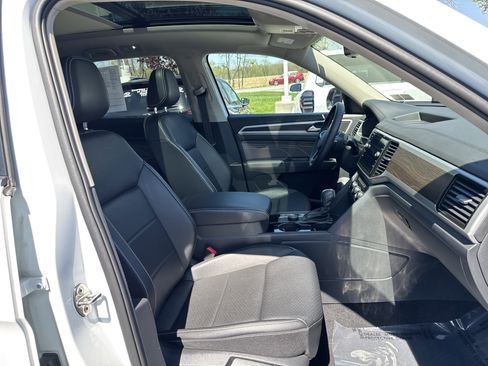 Used 2023 Volkswagen Atlas SE w/ Panoramic Sunroof Package image 19