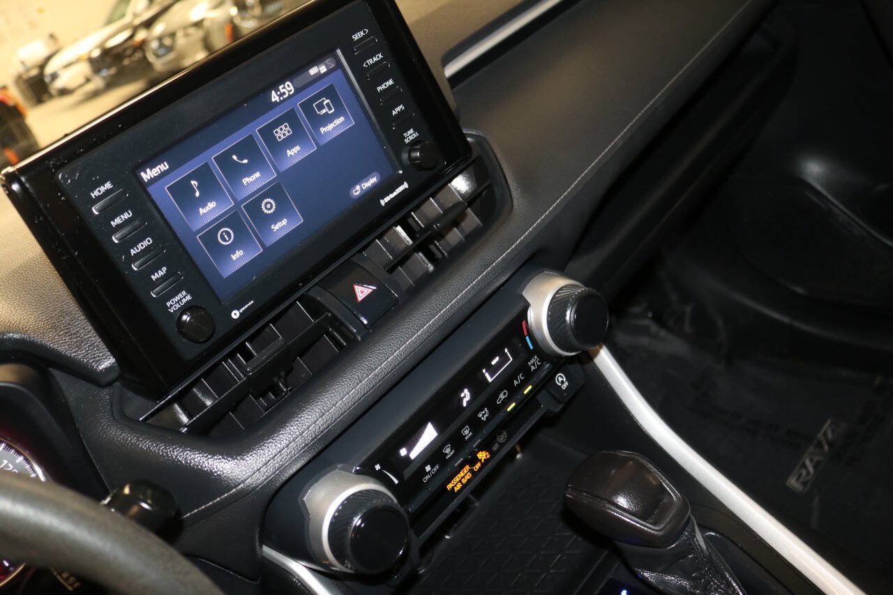Used 2020 Toyota RAV4 LE w/ Carpet Mat Package AWD/4WD image 34