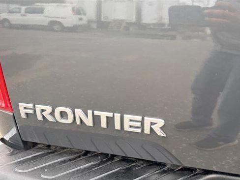 Used 2013 Nissan Frontier SL image 31