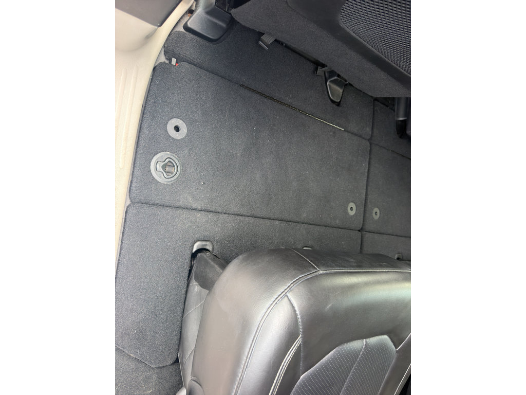 Used 2024 Chrysler Pacifica Touring-L FWD image 14