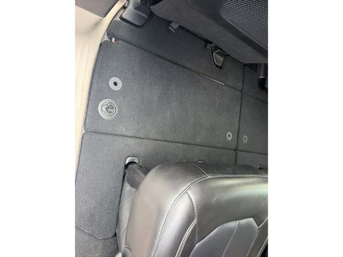Used 2024 Chrysler Pacifica Touring-L FWD image 14