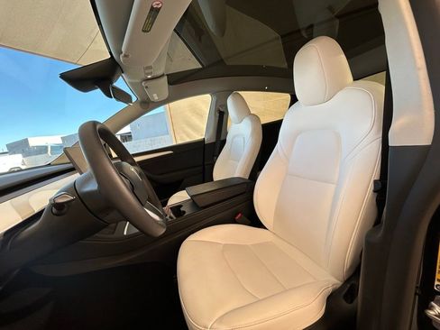 Used 2025 Tesla Model Y Long Range image 22