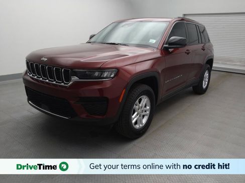 Used 2023 Jeep Grand Cherokee Laredo image 1