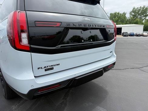 Used 2025 Ford Expedition Max Platinum w/ Stealth Appearance Package AWD/4WD image 8