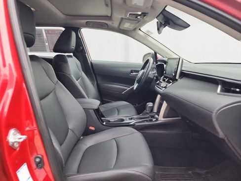 Used 2022 Toyota Corolla Cross XLE w/ Convenience Package AWD/4WD image 16