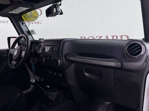 Used 2018 Jeep Wrangler Sport AWD/4WD image 25