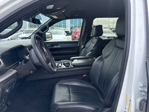 Used 2024 Jeep Wagoneer L Series II w/ Flexible Seating Group image 23