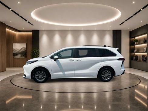 Used 2022 Toyota Sienna LE FWD image 5