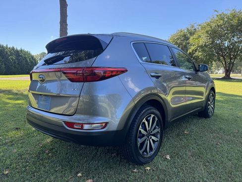 Used 2017 Kia Sportage EX image 11