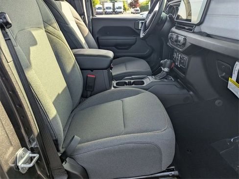 New 2025 Jeep Gladiator Sport image 30