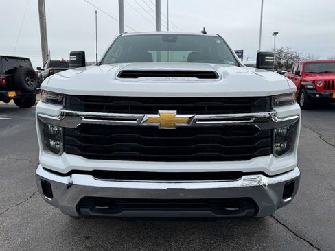 Used 2024 Chevrolet Silverado 2500 LT AWD/4WD image 9