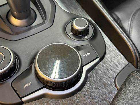 Used 2019 Alfa Romeo Giulia w/ Nero Edizione RWD image 26