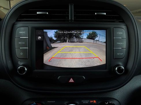 Used 2025 Kia Soul LX w/ LX Technology Package FWD image 29