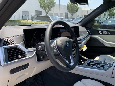 Used 2026 BMW X5 xDrive50e image 16