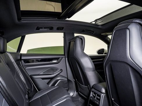 Certified 2025 Porsche Macan Electric image 16