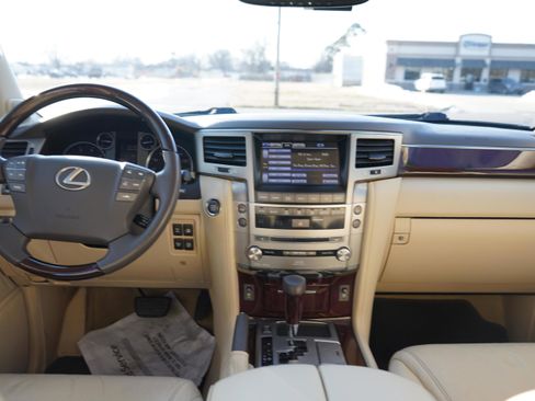 Used 2014 Lexus LX 570 4WD image 26