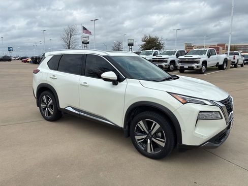 Used 2023 Nissan Rogue SL w/ SL Premium Package image 5