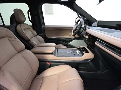 New 2026 Lincoln Navigator Black Label AWD/4WD image 16
