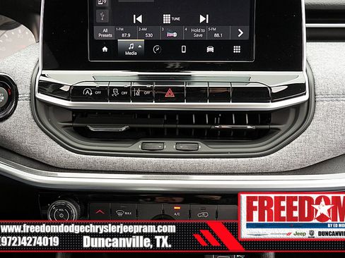 New 2025 Jeep Compass Latitude image 21