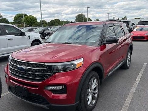 Certified 2022 Ford Explorer XLT w/ Equipment Group 202A AWD/4WD image 3