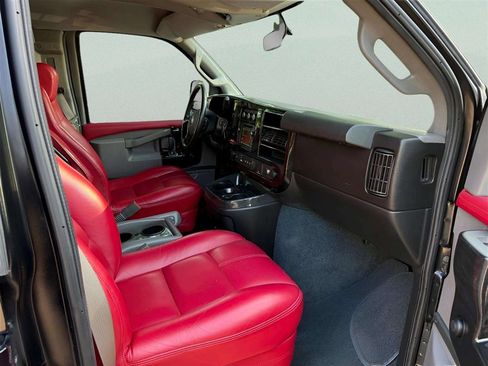 Used 2018 GMC Savana 2500 w/ Enhanced Convenience Package RWD image 12