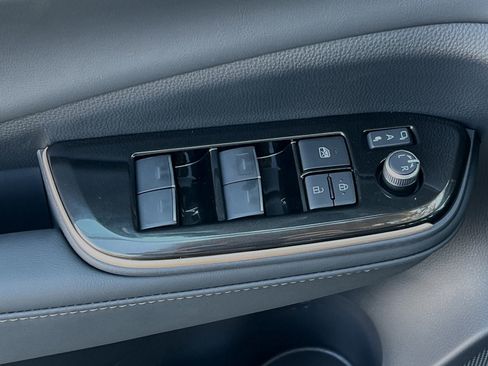 New 2025 Toyota Crown Signia image 11