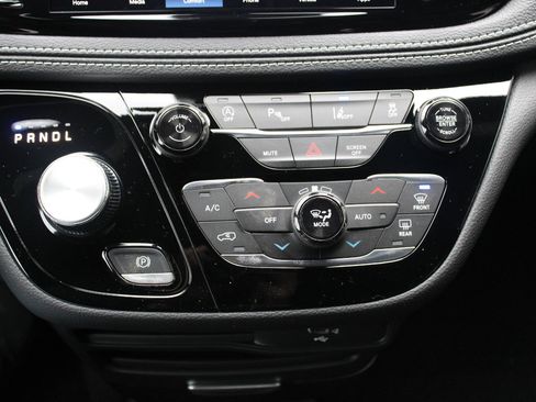 New 2026 Chrysler Pacifica Select image 22