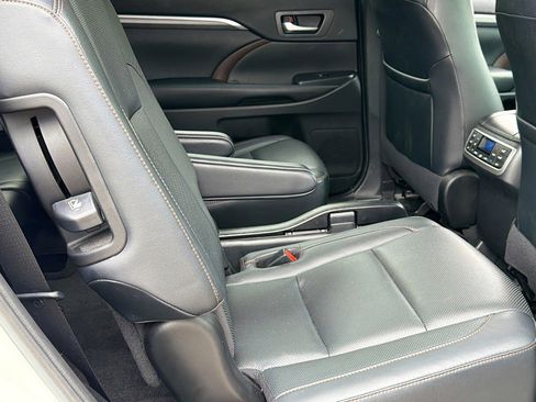 Used 2019 Toyota Highlander Limited Platinum AWD/4WD image 30