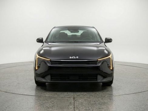 Used 2025 Kia K4 LXS image 2