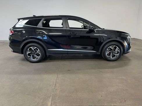 Used 2024 Kia Sportage LX FWD image 2