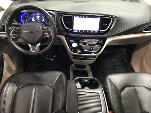 Used 2022 Chrysler Pacifica Touring-L AWD/4WD image 15