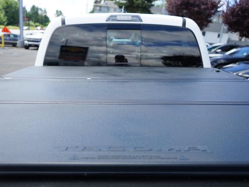 Used 2019 Toyota Tacoma Limited AWD/4WD image 5