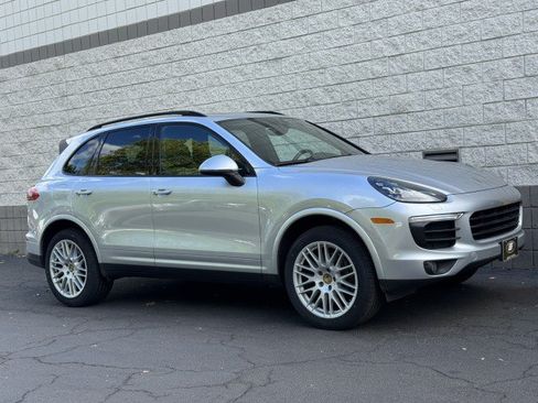 Used 2018 Porsche Cayenne Platinum Edition w/ Premium Package Plus AWD/4WD image 4