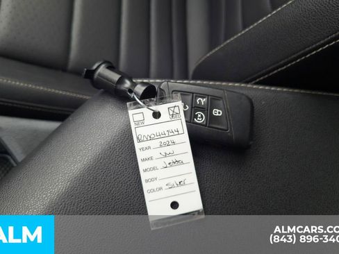 Used 2024 Volkswagen Jetta SE FWD image 36