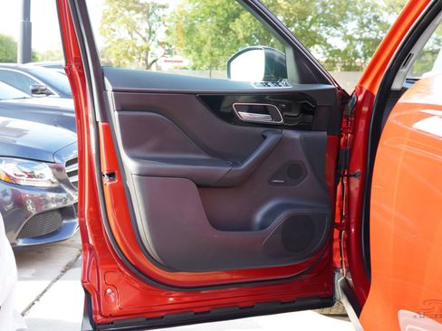 Used 2019 Jaguar F-PACE Premium image 13